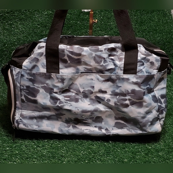 DSW Other - Unisex Nylon Camouflage Lightweight Duffel Gym Travel Bag Blue Black